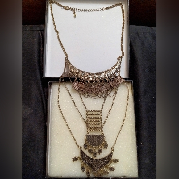 Indian brass intricate coin statement necklace - Picture 2 of 3